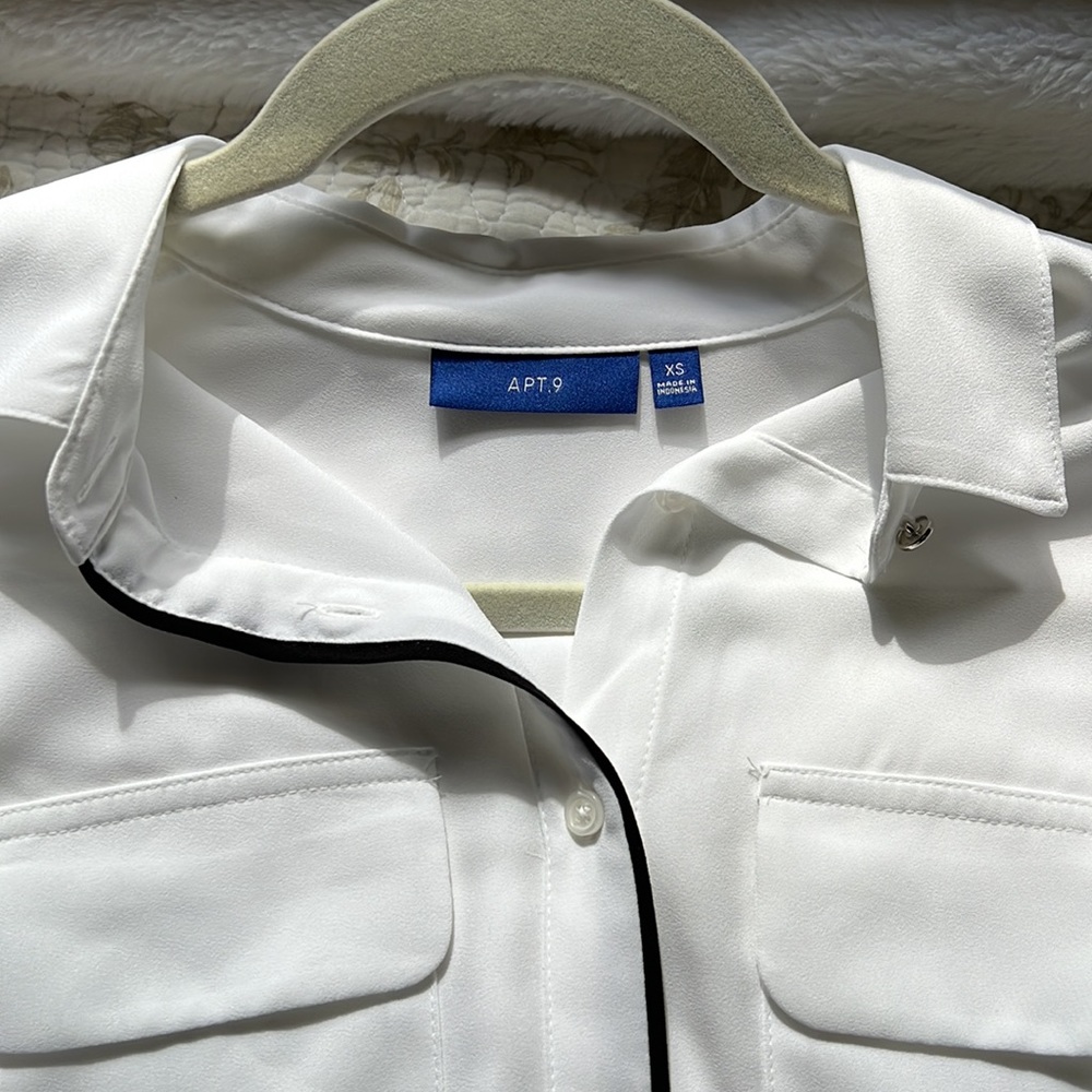 Women’s White & Black Stripe Button Up Professional Blouse - XS